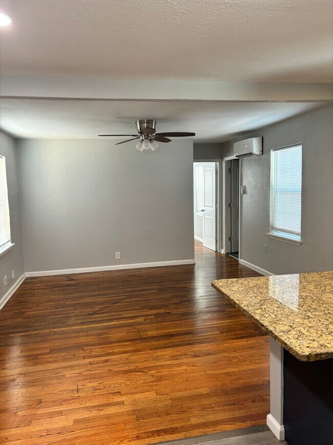2225 W Olmos Dr unit 2, San Antonio, TX 78201 - photo 7