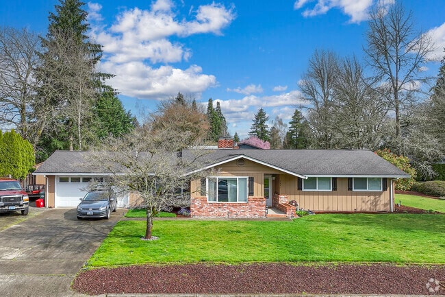 Well Maintained Mid-Century Rancher in Brookwood Hillsboro