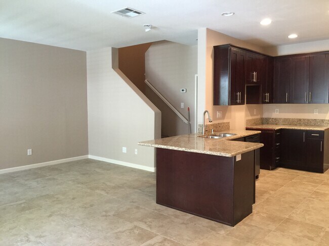 1126 Latigo Cove unit 2, Chula Vista, CA 91915 - photo 2