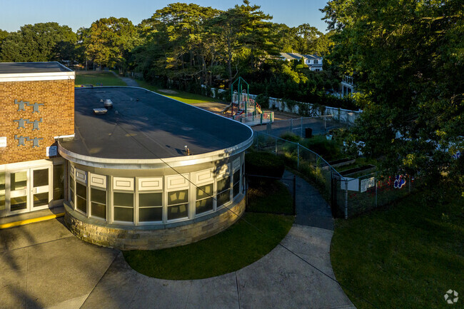 Park Avenue School in North Bellmore has 300 students in grades K-6 with a ratio of 12:1.
