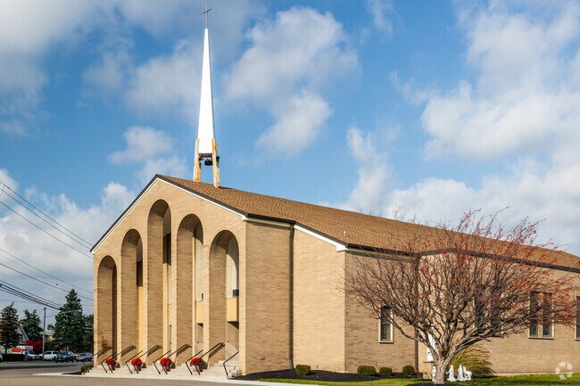 This church in Bellevue, New York, features five prominent arches at its entrance.