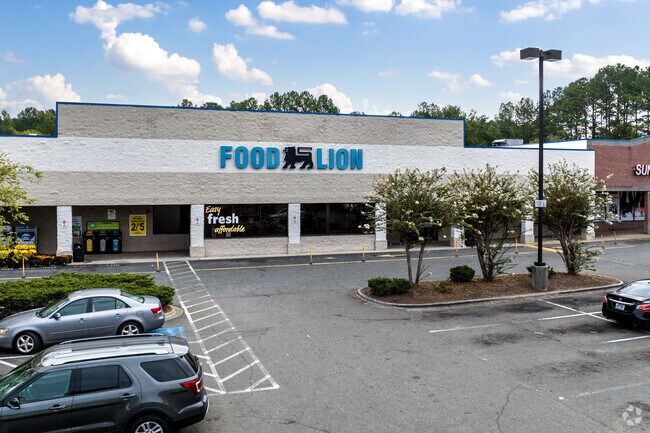Foodlion is the main anchor store at Oxford Commons.