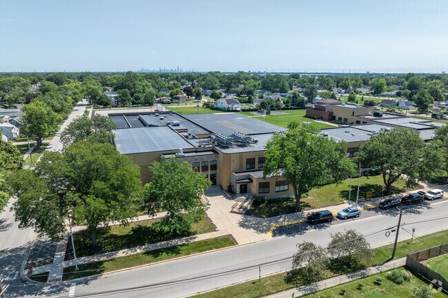 Roy Elementary School has an overall Niche grade of C.