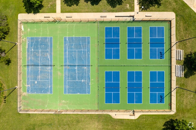Edgmoor Park has multiple tennis and pickle ball courts for New Day residents.
