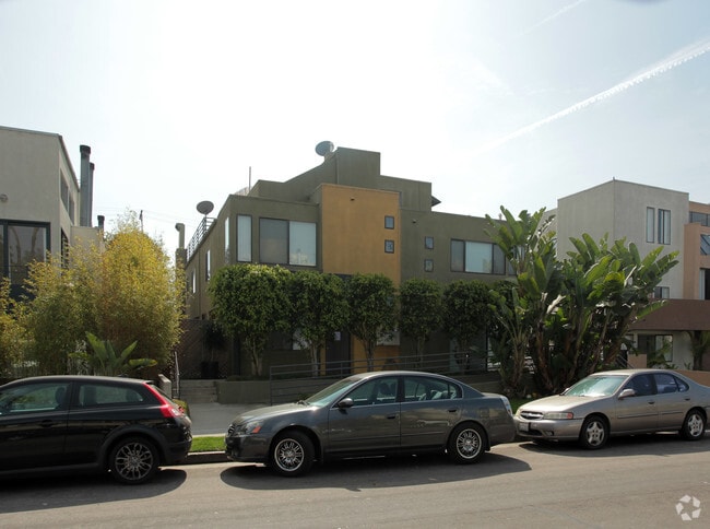 Bay Street Apartments, Santa Monica, CA 90405 - photo 2