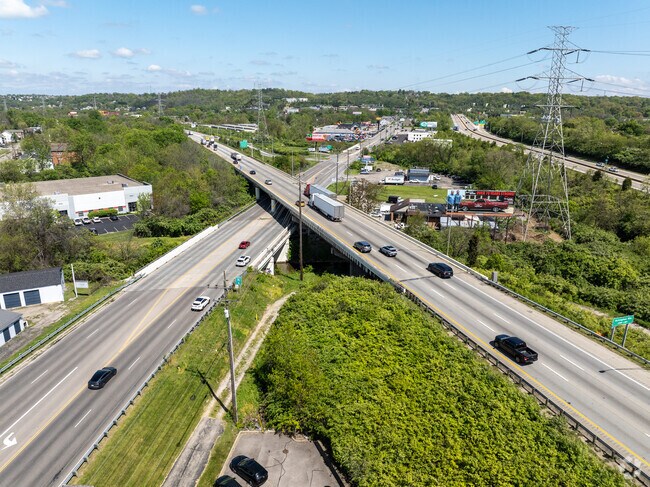 I-75 provides the Hartwell area an easy commute to Cincinnati and surrounding areas.