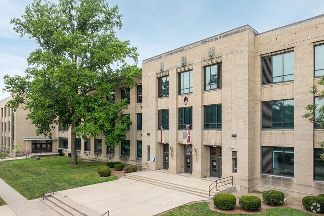 Central High School has an overall Niche grade of A minus.