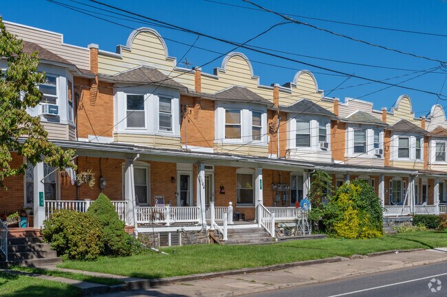 Rowhomes with Italianate details are found in Richland Township.