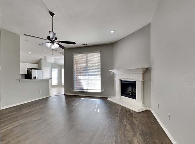 2920 Crystal Way, Grand Prairie, TX 75052 - photo 2