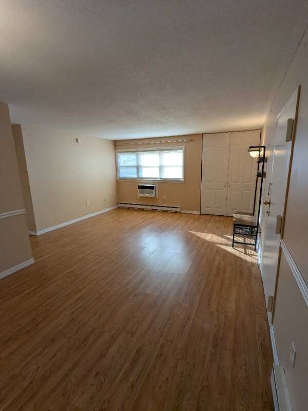 12 Thompson Rd, Manchester, CT 06040 - photo 1