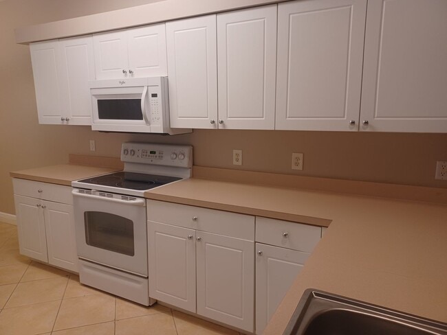 11001 Gulf Reflections Dr, Fort Myers, FL 33908 - photo 2