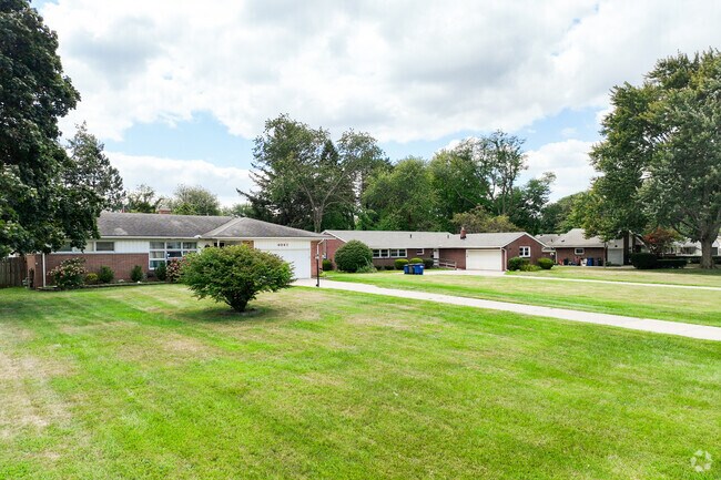 Cute ranch homes line the residential streets in the neighborhood of Franklin Park.