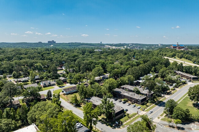 West Markham gives residents a lush and quiet retreat surrounded by conveniences.