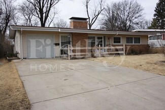 445 Ridge Dr, Florissant, MO 63033