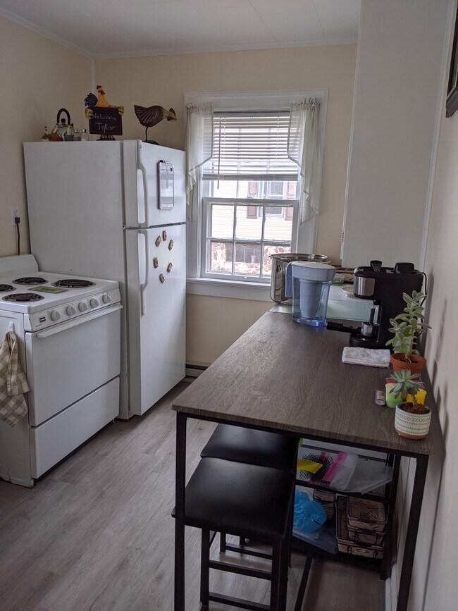 705 Moon Ln, Narrows, VA 24124