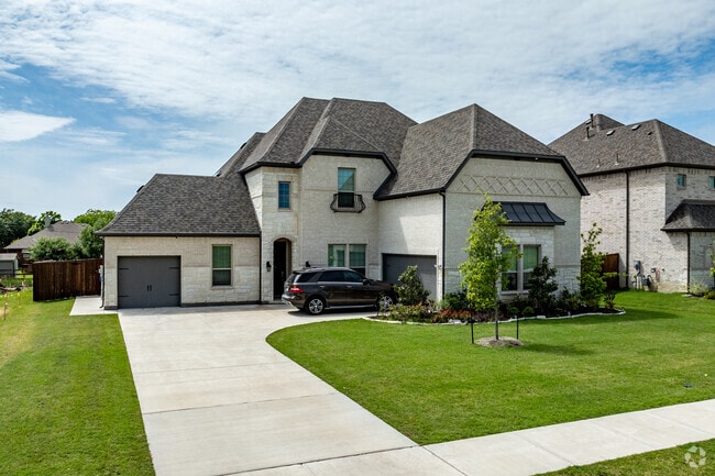 New construction homes in Sachse are on smaller lots but larger home sizes.