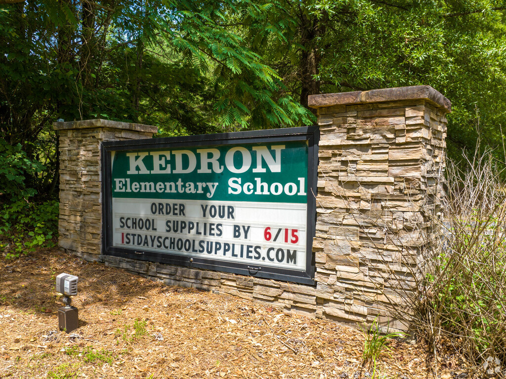 Kedron Elementary School offers Chromebooks for each student.