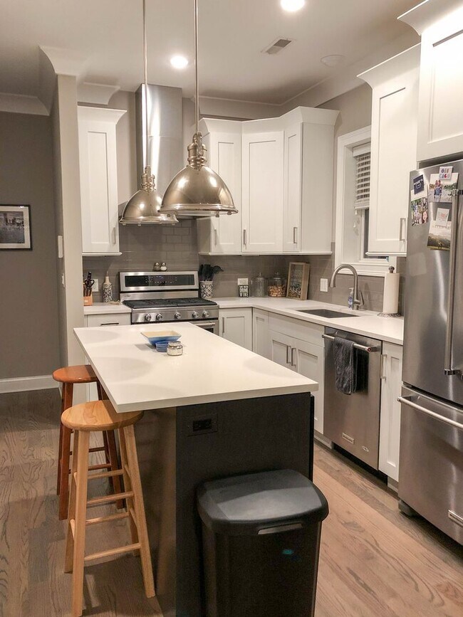 877 W Lill Ave unit 2, Chicago, IL 60614 - photo 2