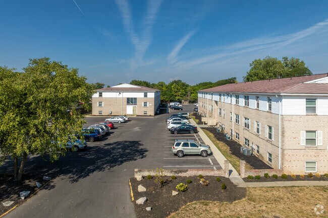 Flats on Tamarack, Columbus, OH 43229 - photo 4