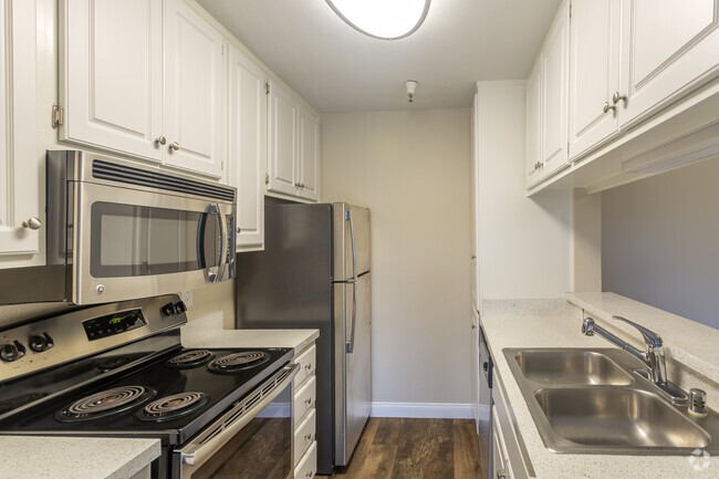 1 BR, 1 BA - 620 SF