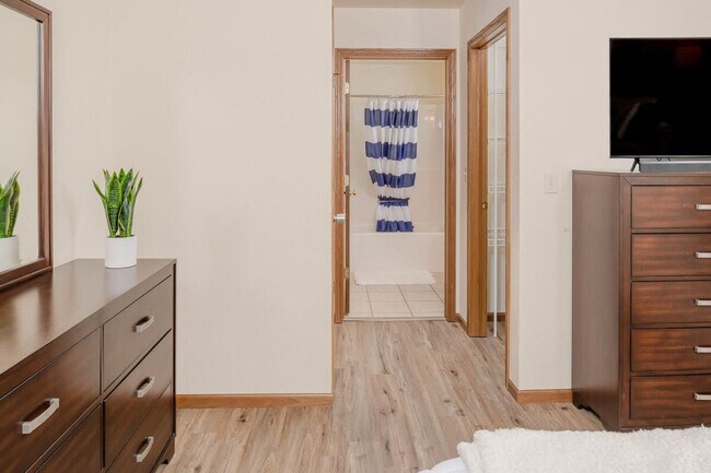 1697 Gateway Place unit ID1061621P, Neenah, WI 54956 - photo 5