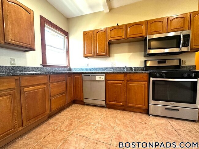 10 Westminster Ave unit 3, Roxbury, MA 02119 - photo 6