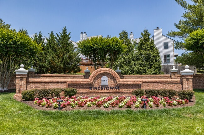 Kingstowne, a suburb in Franconia, has a gorgeous front entrance with colorful flowers.