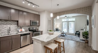 5880 Inwood Dr, Houston, TX 77057