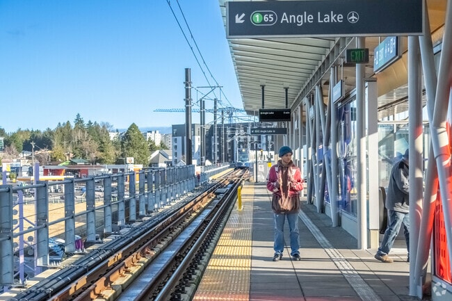 Maple Leaf residents have easy access to the Lynnwood light rail station.
