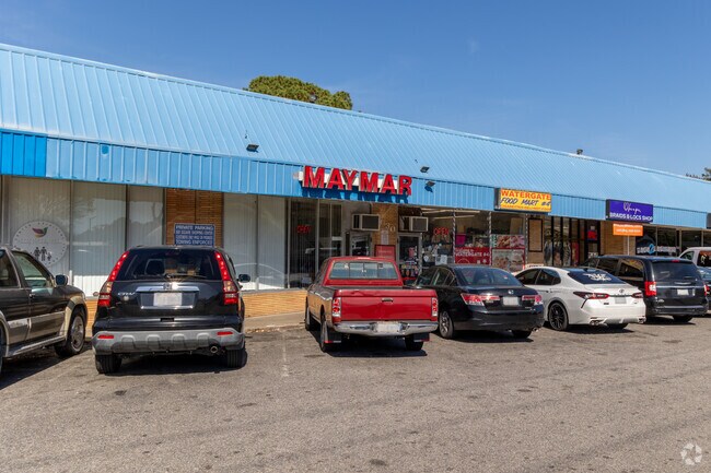 Maymar Restaurant is the favorite lunch spot for River Oaks residents.