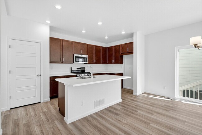 3314 N Catawba Way, Aurora, CO 80019 - photo 7