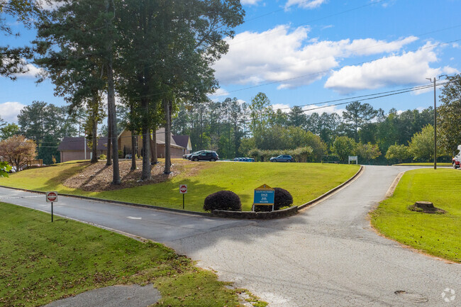 Atlanta Adventist Academy has a student-teacher ratio of 14 to 1.