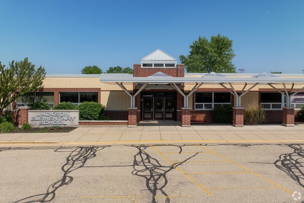 Jackson Elementary School is a public school located in Elkhorn, Wisconsin.