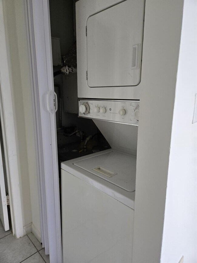 1731 NW 96th Terrace unit 2K, Pembroke Pines, FL 33024 - photo 5