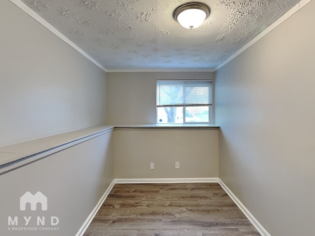 3799 Farm Brook Ln, Columbus, OH 43204 - photo 5