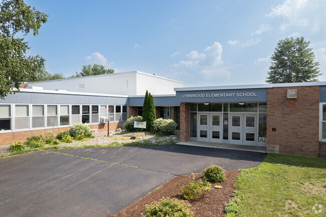Lynnwood Elementary School has a beautiful entrance.