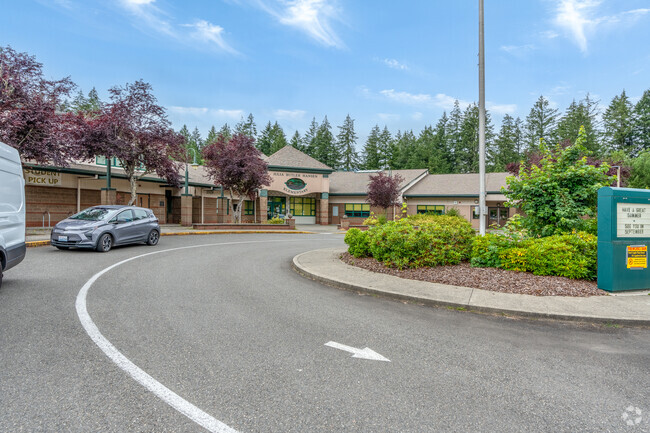 Julia Butler Hansen Elementary School has a 15:1 student-teacher ratio.
