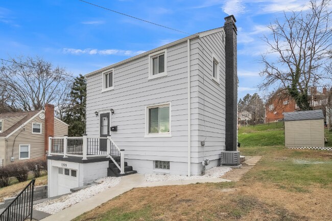 1209 Cloverfield Dr, Pittsburgh, PA 15227 - photo 2