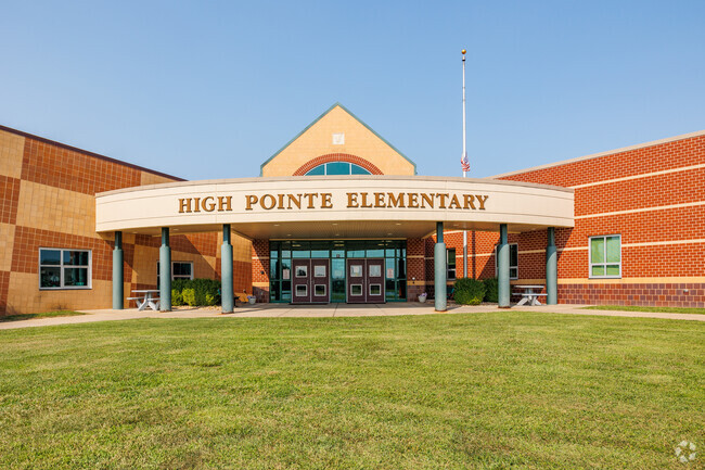 The High Pointe Elementary School campus is adjoined with Summit Intermediate School.