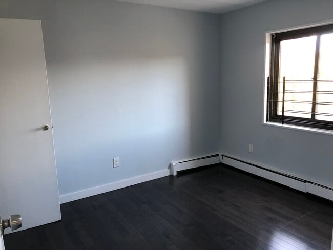 26 Circuit Rd unit 4th, New Rochelle, NY 10805 - photo 7