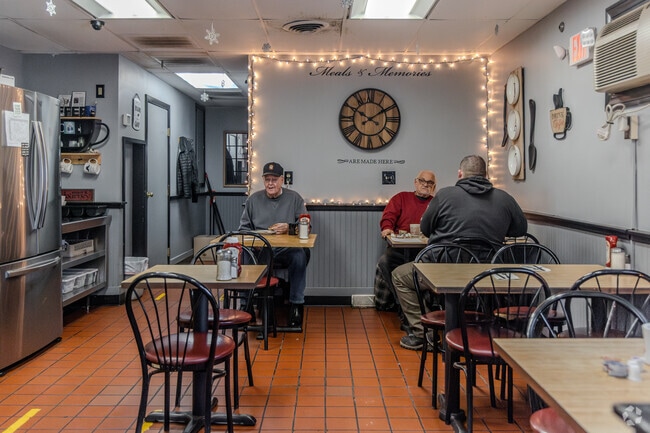 Main Street Grille in Agawam, MA, offers good food you can enjoy with friends.