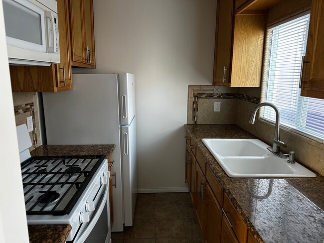 1251 E Appleton St, Long Beach, CA 90802 - photo 5