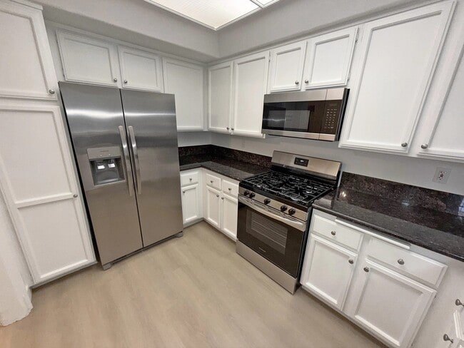 922 Croft Ave unit 104, Los Angeles, CA 90069 - photo 4