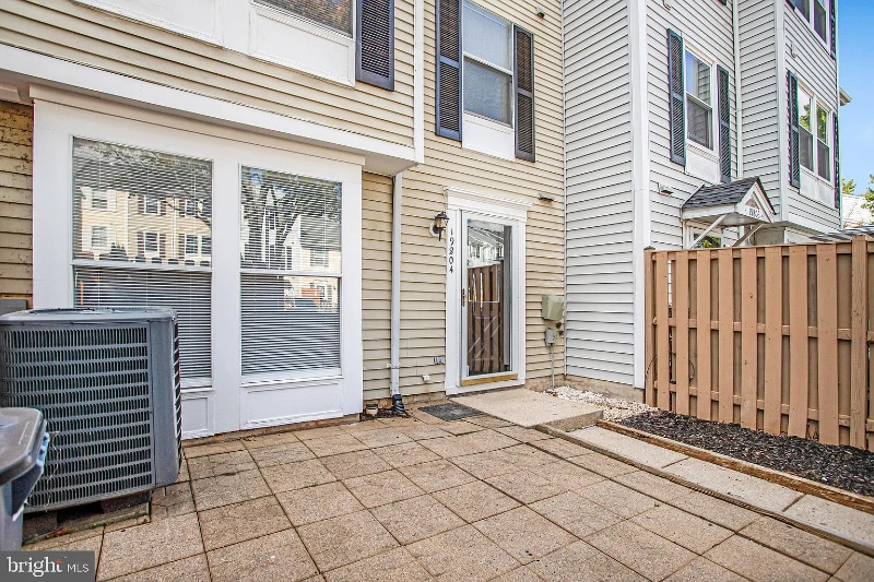 19804 Larentia Dr, Germantown, MD 20874 - photo 1