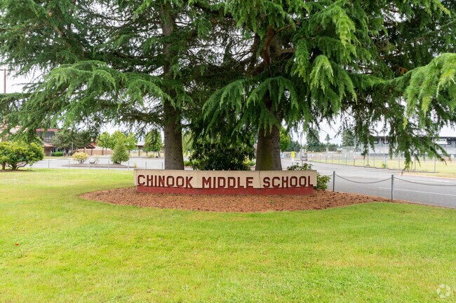 Chinook Middle School has a total enrollment of 934 students.