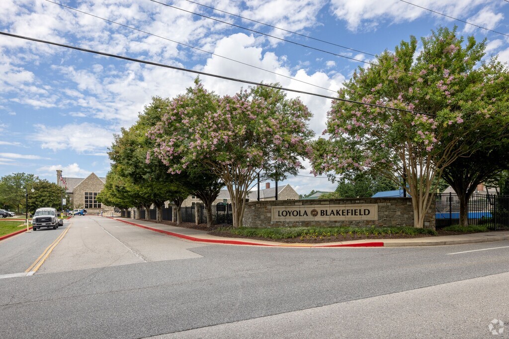 An entry shot for Loyola Blakefield.