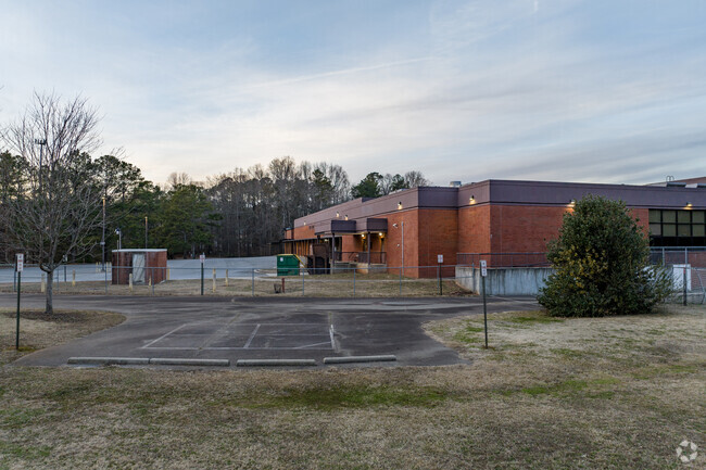 Mabry Middle School has a 16 to 1 student-teacher ratio.