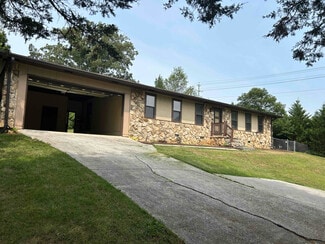 98 Nebraska Ave, Oak Ridge, TN 37830