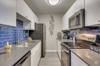 5615 N 7th St, Phoenix, AZ 85014