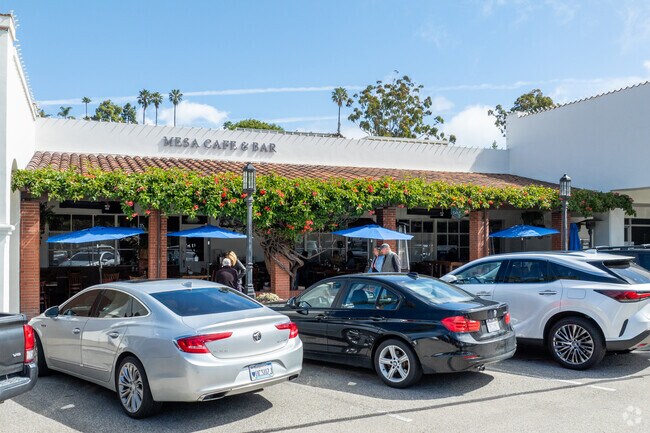 Alta Mesa has a wide selection of food spots.